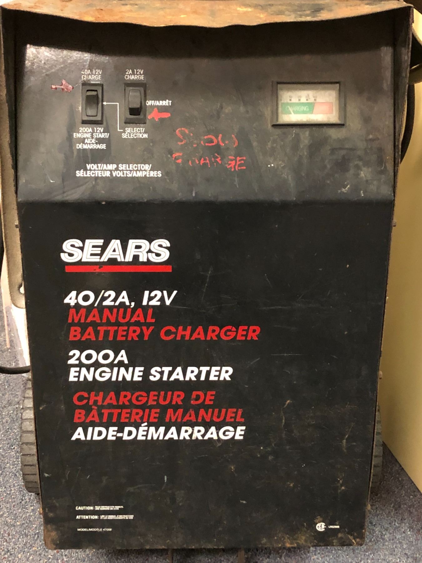 Sears 40/2A Amps, 12-volt manual battery charger 200 Amp engine starter