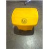 Image 1 : "W" yellow bin