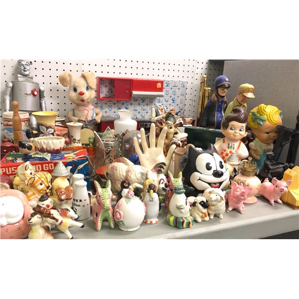 Group of assorted vintage estate decorative items - includes Sizzy piggy bank / The Tinman / Bambi f