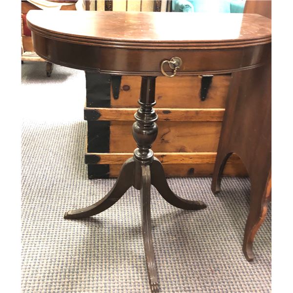 Vintage estate pedestal side table - approx 26  x 13  L x 29  H