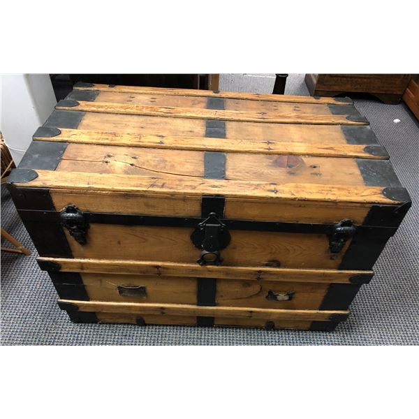 Wooden chest box - approx 3ft W x 22  L x 2ft H