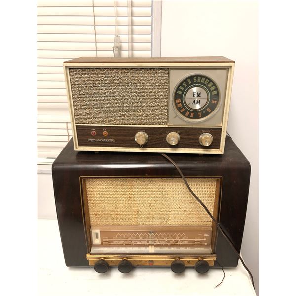 Group of 2 vintage estate radios - includes Lloyds - model TM-77 & 1940s radio - Ser no. 679141