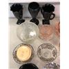 Image 2 : Group of assorted vintage estate glassware / kitchenware