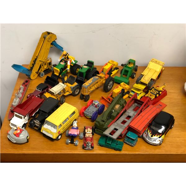 Large group of assorted vintage Tonka toy cars/tractors/trucks etc