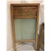 Image 2 : Group of 4 vintage estate scrub surface washboards