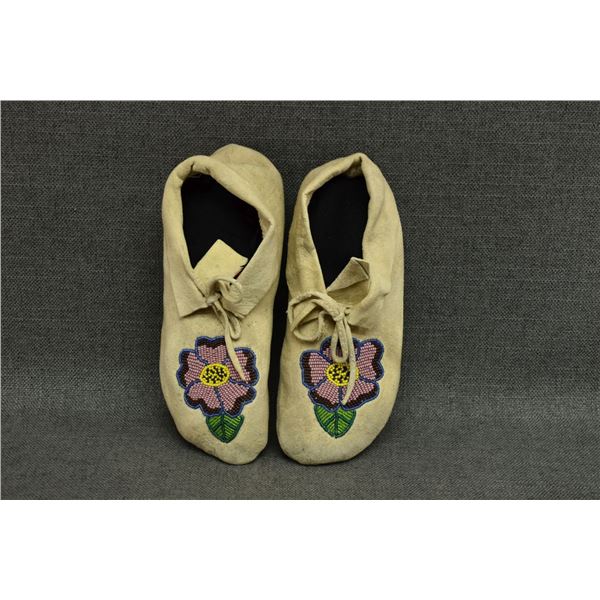 PLAINS INDIAN BEADED MOCCASINS