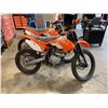 Image 2 : ORANGE / WHITE GENERIC 5 SPEED HONDA ENGINE GAS POWERED OFF ROAD DIRT BIKE