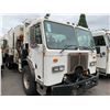 Image 2 : 2011 PETERBILT 320, LABRIE GARBAGE TRUCK, WHITE, VIN 3BPZL00X3BF121928,