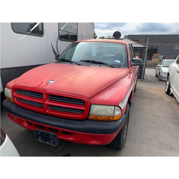 2002 DODGE DAKOTA, 4DR CREWCAB, RED, VIN 1B7HG38X92S699931,