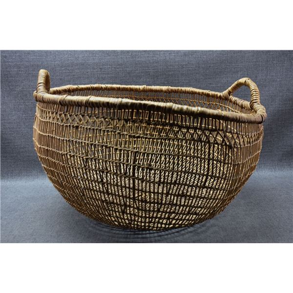 HUPA INDIAN CLAM BASKET