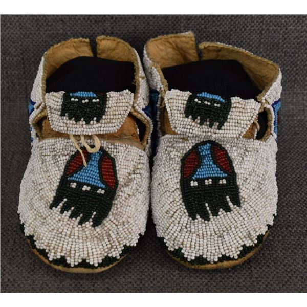 BEADED CHILD'S MOCCASINS
