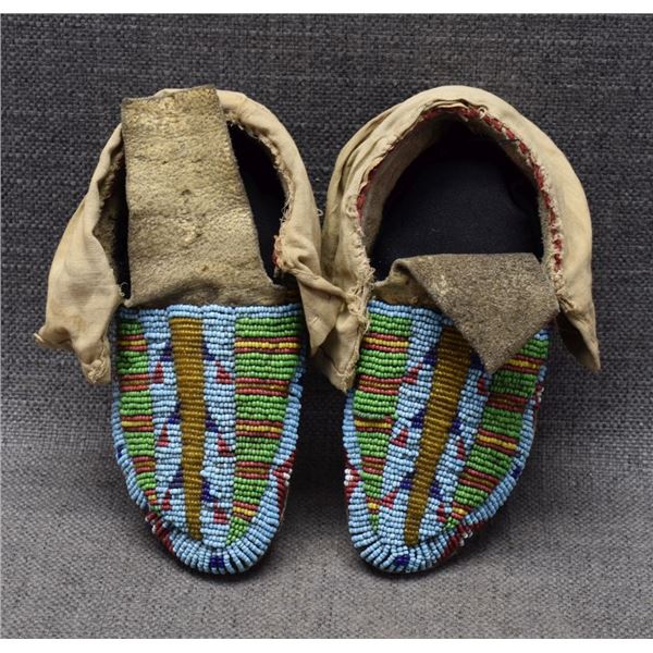 SIOUX INDIAN CHILD'S MOCCASINS