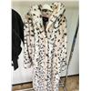 Image 3 : Ladies L Faux Fur and Genuine Leather Coats