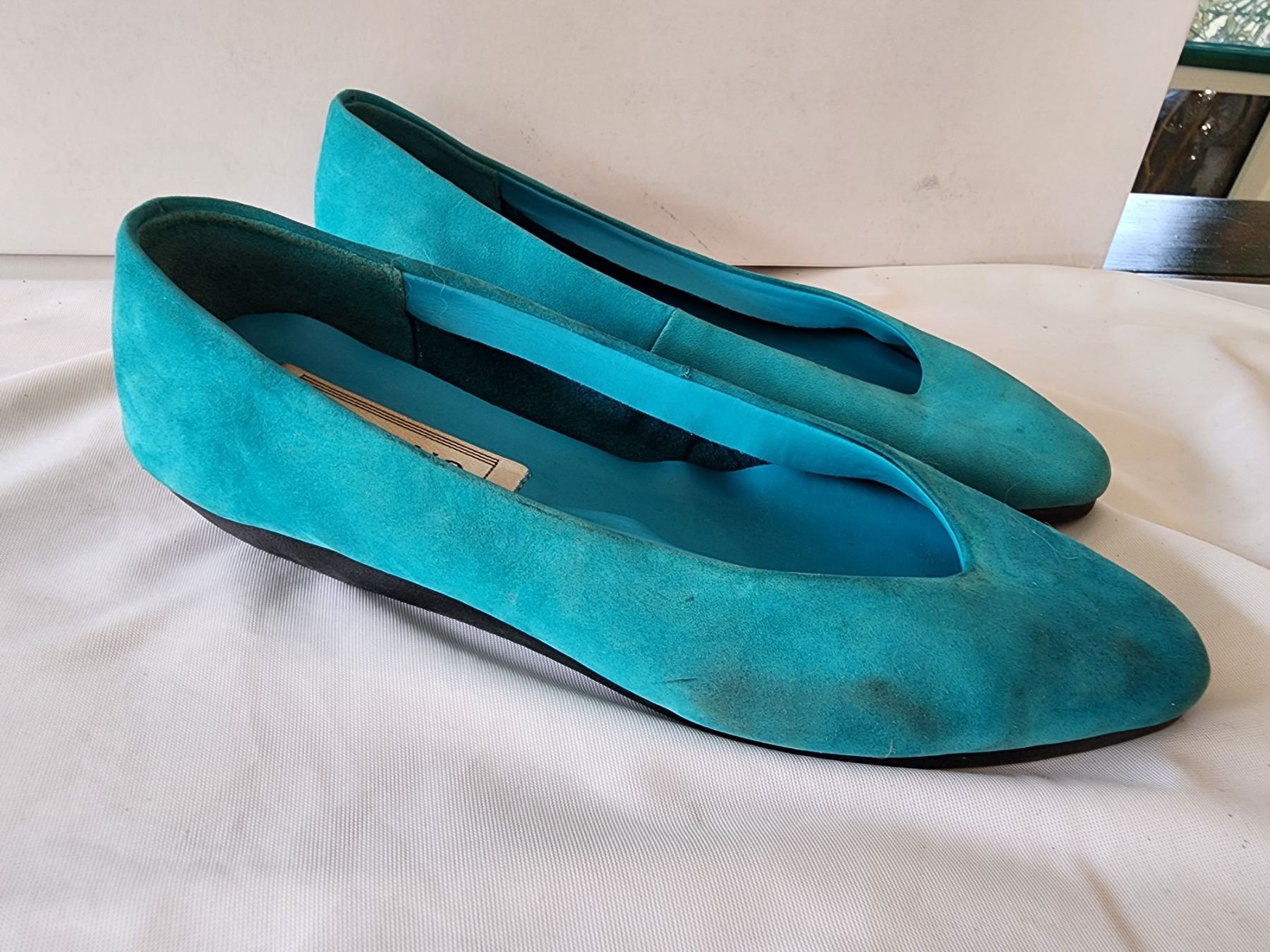 Ladies Size 9 Shoes - Beck Auctions Inc.