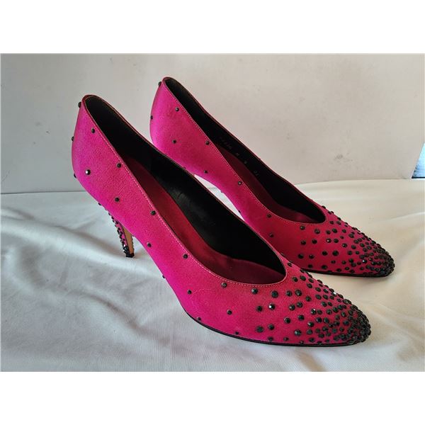 Ladies Size 9 Heels FT. Stuart Weitzman