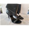 Image 4 : Ladies Size 8.5 Shoes FT. Christian Siriano