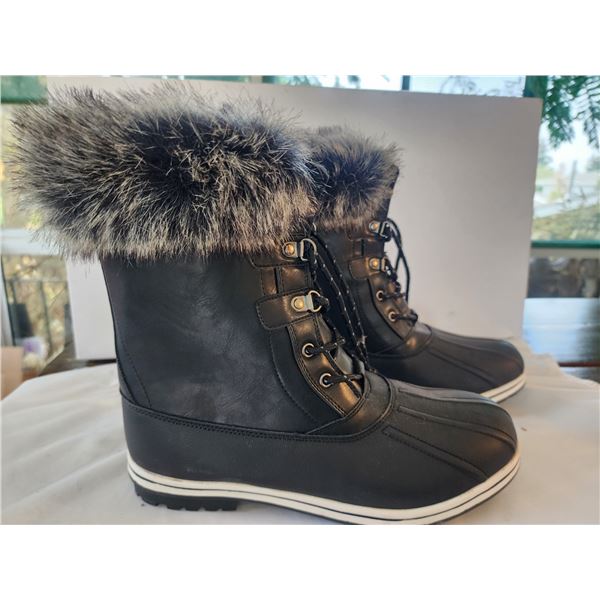 Ladies Size 9  Winter Boots