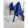 Image 4 : Ladies Size 40 Manolo Blahnik
