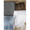 Image 4 : Scarves and Winter Accessories