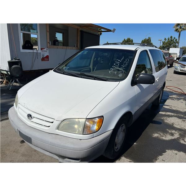 2001 Toyota Sienna LE