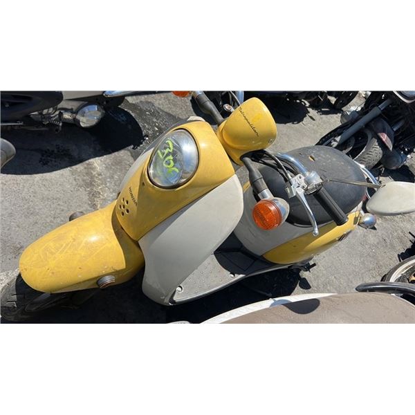 2005 HONDA METRO