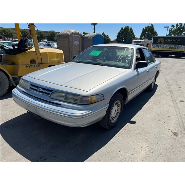 1996 Ford Crown Victoria LX