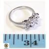 Image 1 : 0.75 CT CENTER WITH 0.25 ON EITHER SIDE SIZE 8