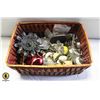 Image 1 : BOX OF CUPBOARD KNOBS