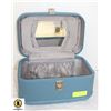Image 1 : VINTAGE BLUE MAKEUP TRAIN CASE