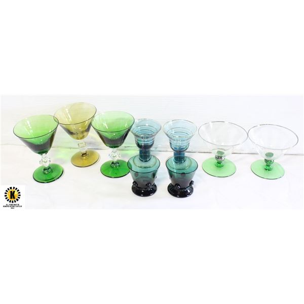 3 COLOURED STEMMED CHAMPAGNE GLASSES, 4