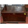 Image 1 : ESTATE ANTIQUE HAND MADE SOLID WOOD