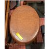 Image 2 : RETRO MAKEUP DRESSER STOOL WITH WOODEN LEGS