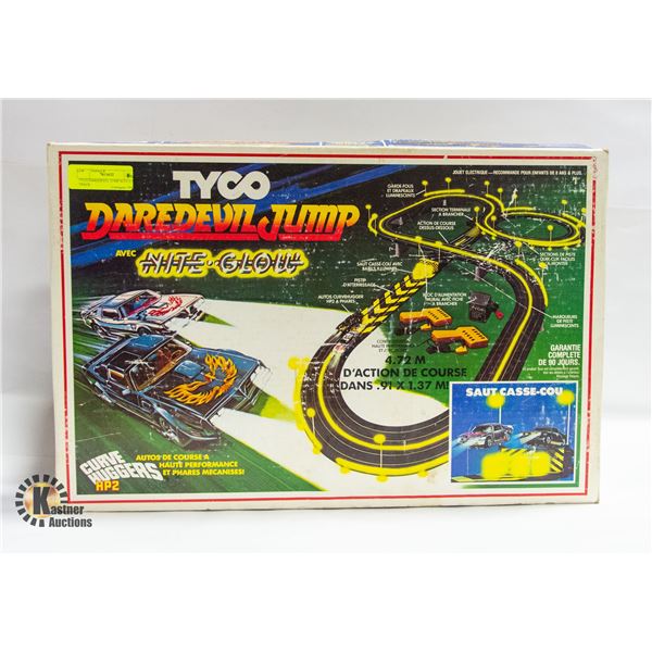TYCO DAREDEVEL JUMP SLOT CAR TRACK