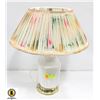 Image 1 : VINTAGE FLORAL GLASS BASE LAMP WITH SHADE H-19.5"