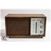 Image 1 : VINTAGE RCA WOODEN AM-FM TUBE RADIO TESTED