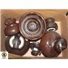 Image 1 : BOX OF CERAMIC INSULATORS