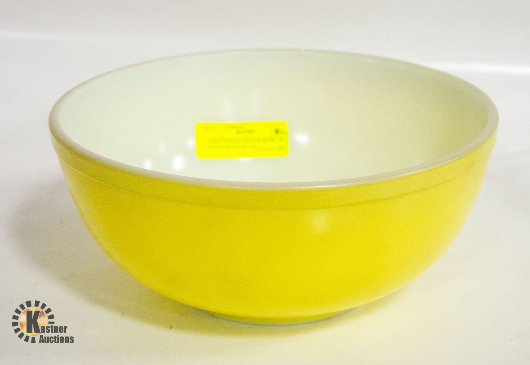 LARGE PYREX YELLOW BOWL 10 INCHES IN DIAMETER