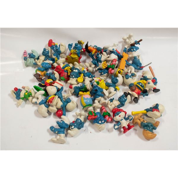 BOX WITH 32 VINTAGE SMURFS BY SCHLEICH PEYO