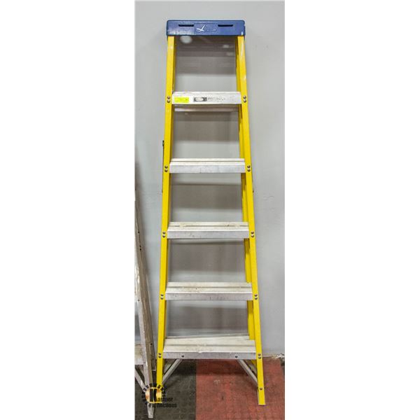 LOUISVILLE BRAND 6" FOLDING LADDER