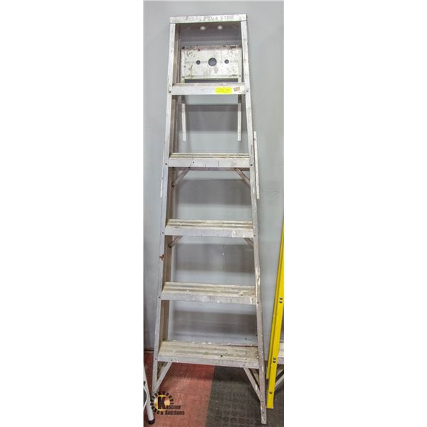 ALUMINUM LADDER- 6'