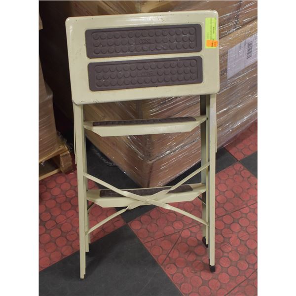 VINTAGE 2 STEP METAL LADDER