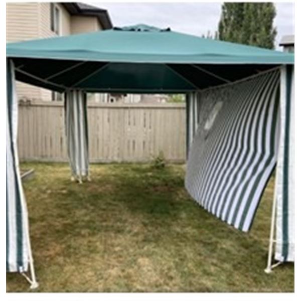 GREEN + WHITE GAZEBO *SEE ALL PHOTOS*