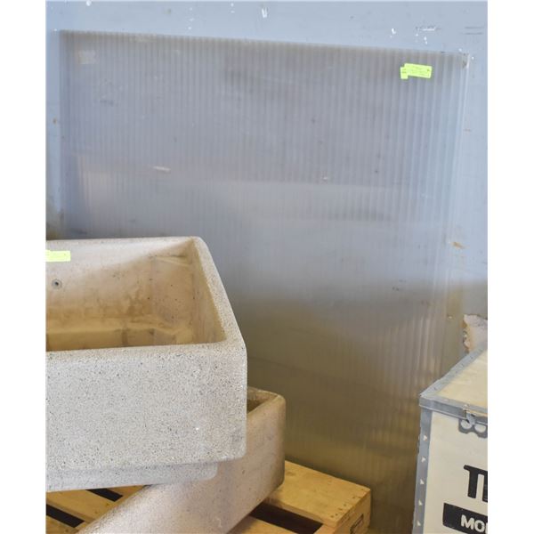 4FT X 4FT CLEAR TRIPLE WALL POLYCARBONATE PANEL