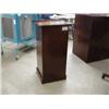 Image 1 : Mahogany Podium