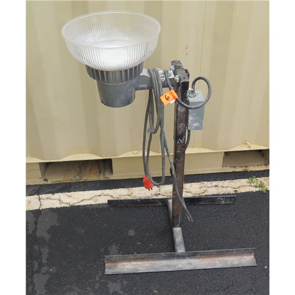 International Development MA0201-17CR Light on Stand