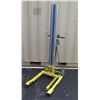 Image 1 : Sumner 2210 Lil' Hoister 10' Material Lift