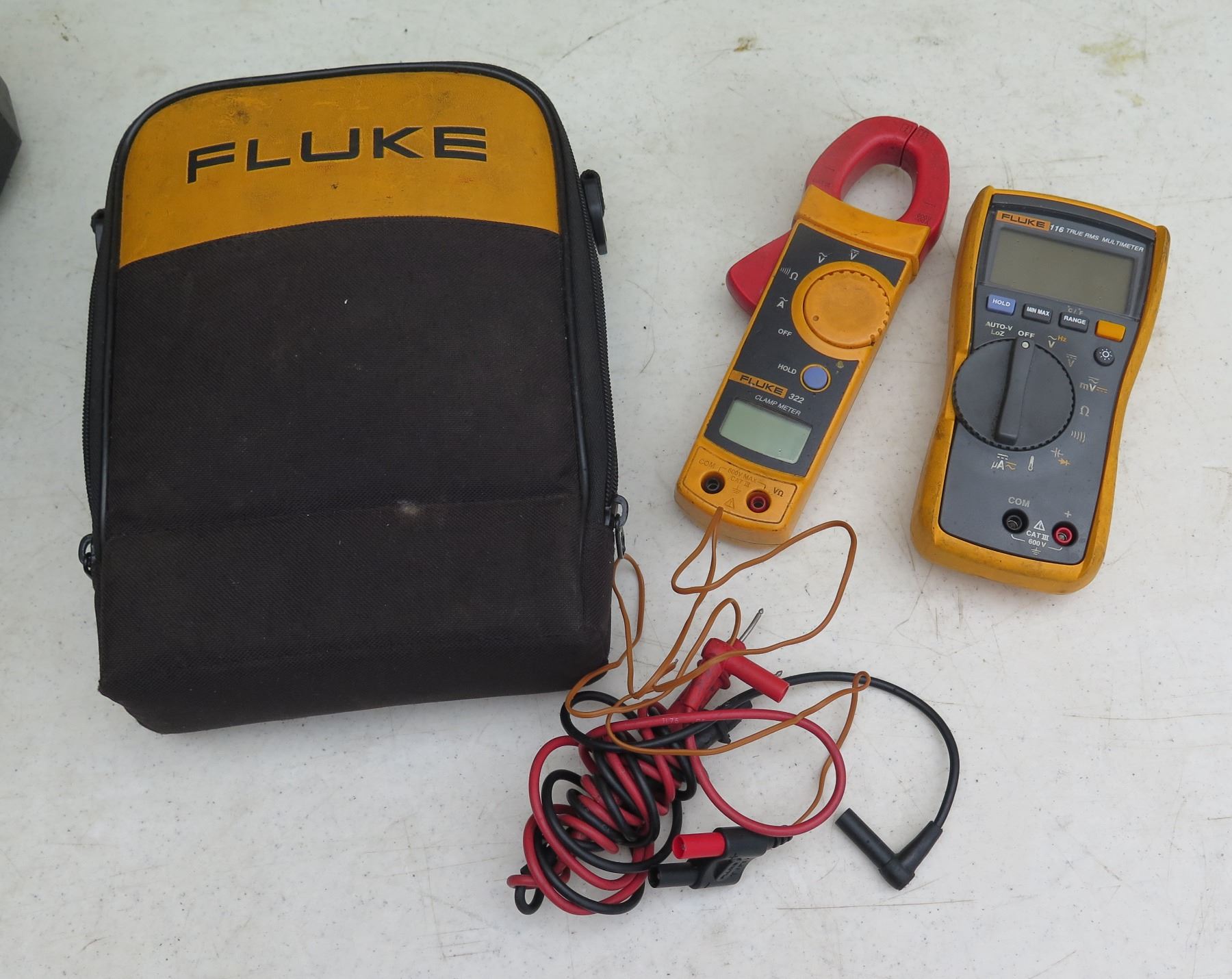Fluke 116 True RMS Multimeter & 322 Clamp Meter in Case - Oahu Auctions