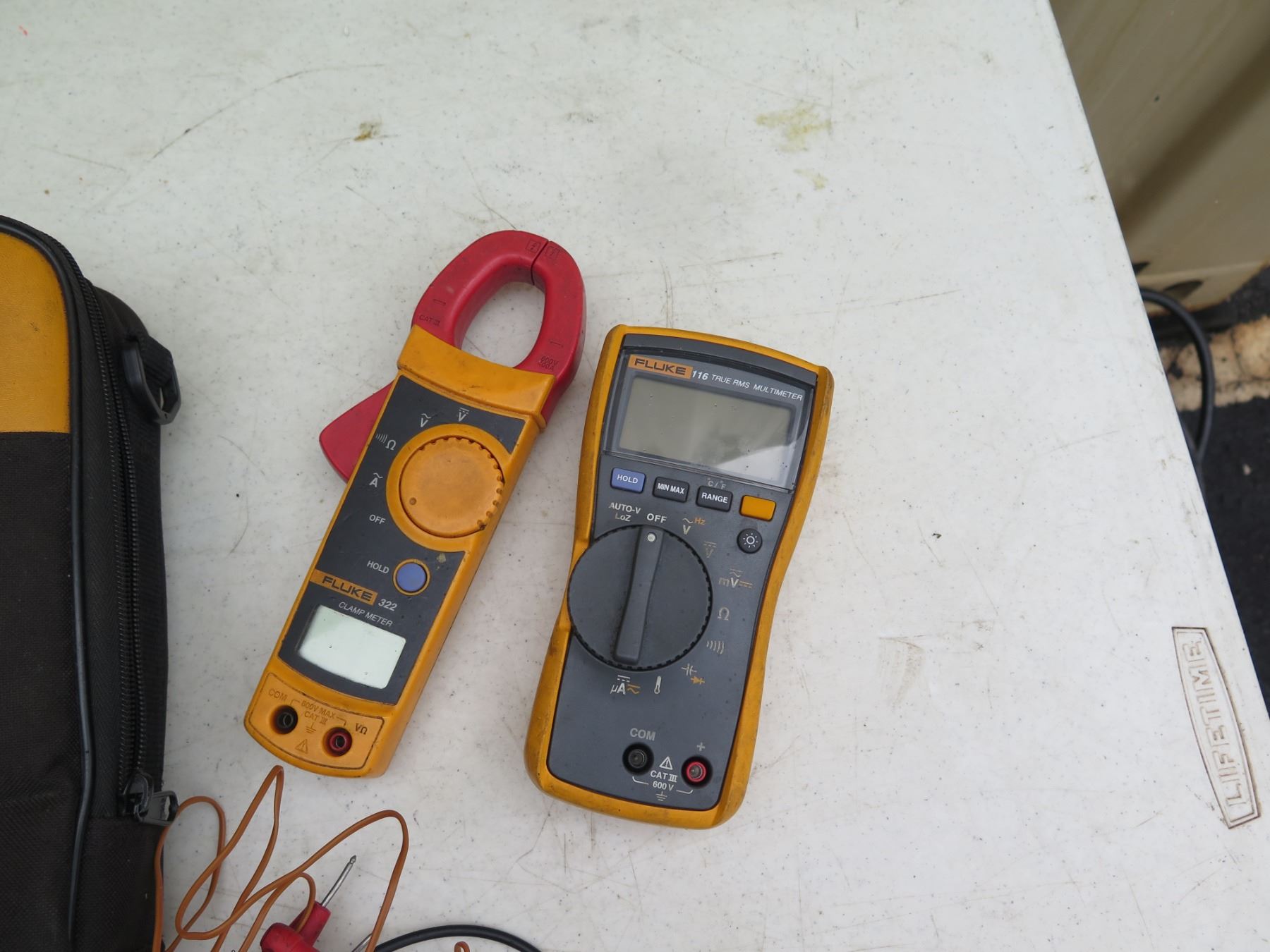 Fluke 116 True RMS Multimeter & 322 Clamp Meter in Case - Oahu Auctions
