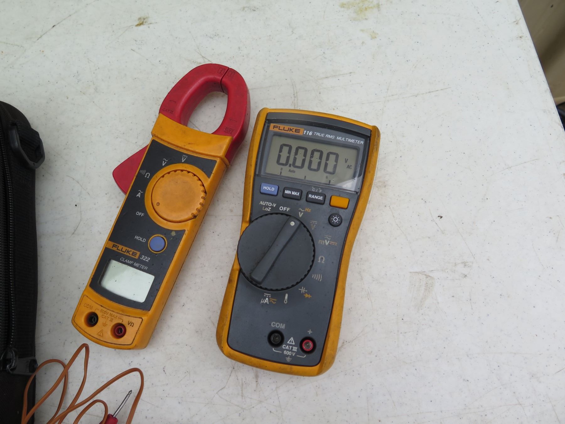 Fluke 116 True RMS Multimeter & 322 Clamp Meter in Case - Oahu Auctions