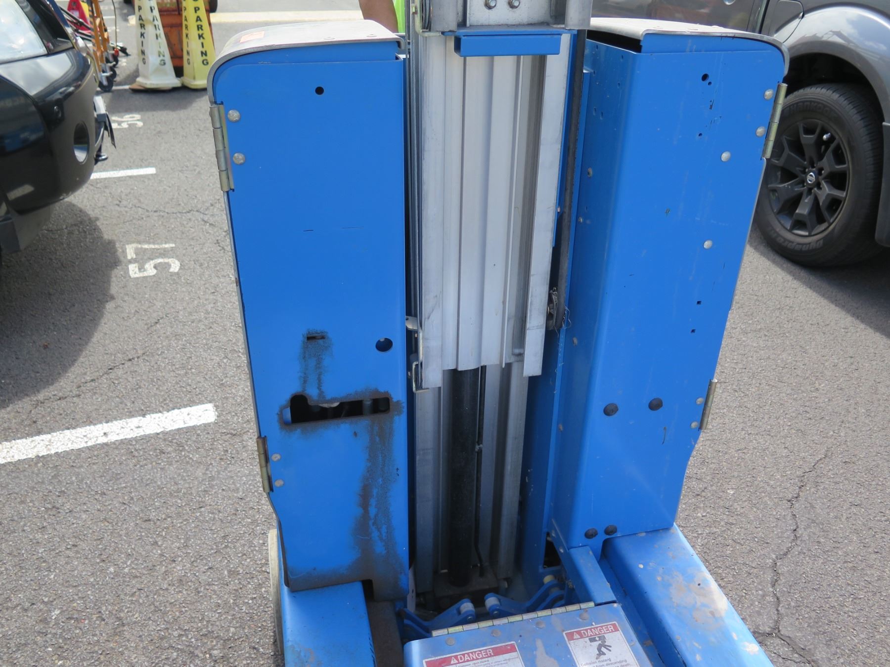 Genie GR 20 Runabout Vertical Mast Lift genie-gr-20-runabout-vertical-mast-lift